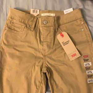 Levis Size 2 Skinny Khaki